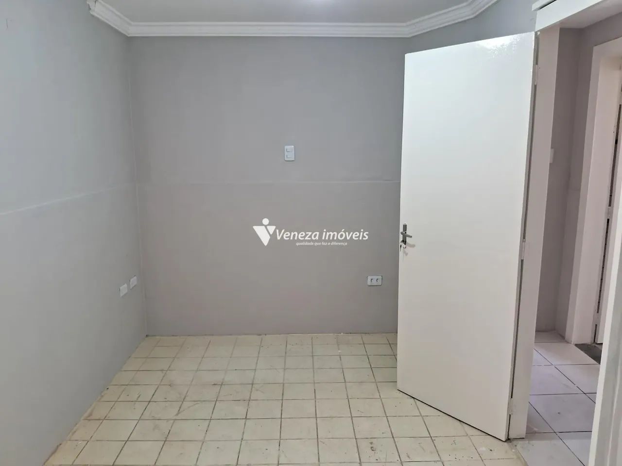 CASA COMERCIAL COM 06 SALAS E ESTACIONAMENTO NO CENTRO PARA VENDA - Foto 12