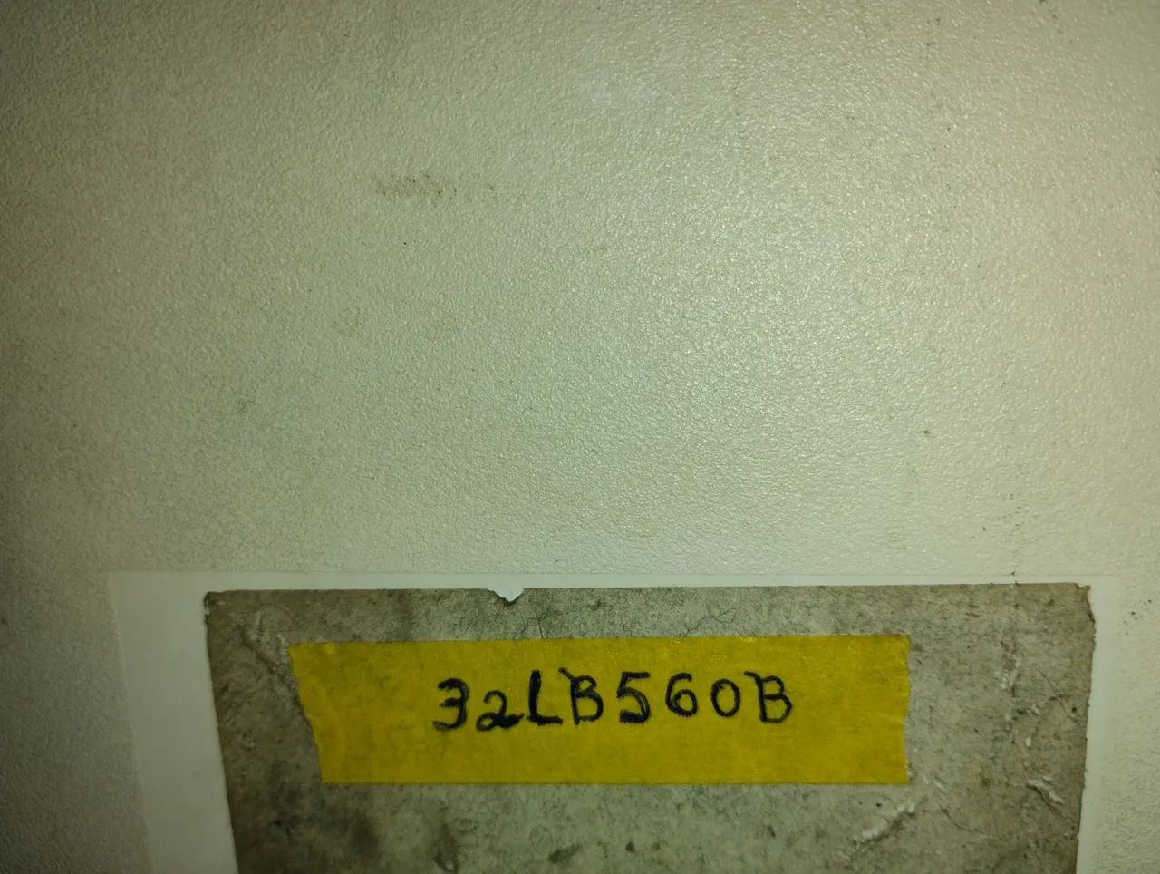 TV LED LG Branca 32 Polegadas Modelo 32LB560B Tela trincada Ligando - Foto 4