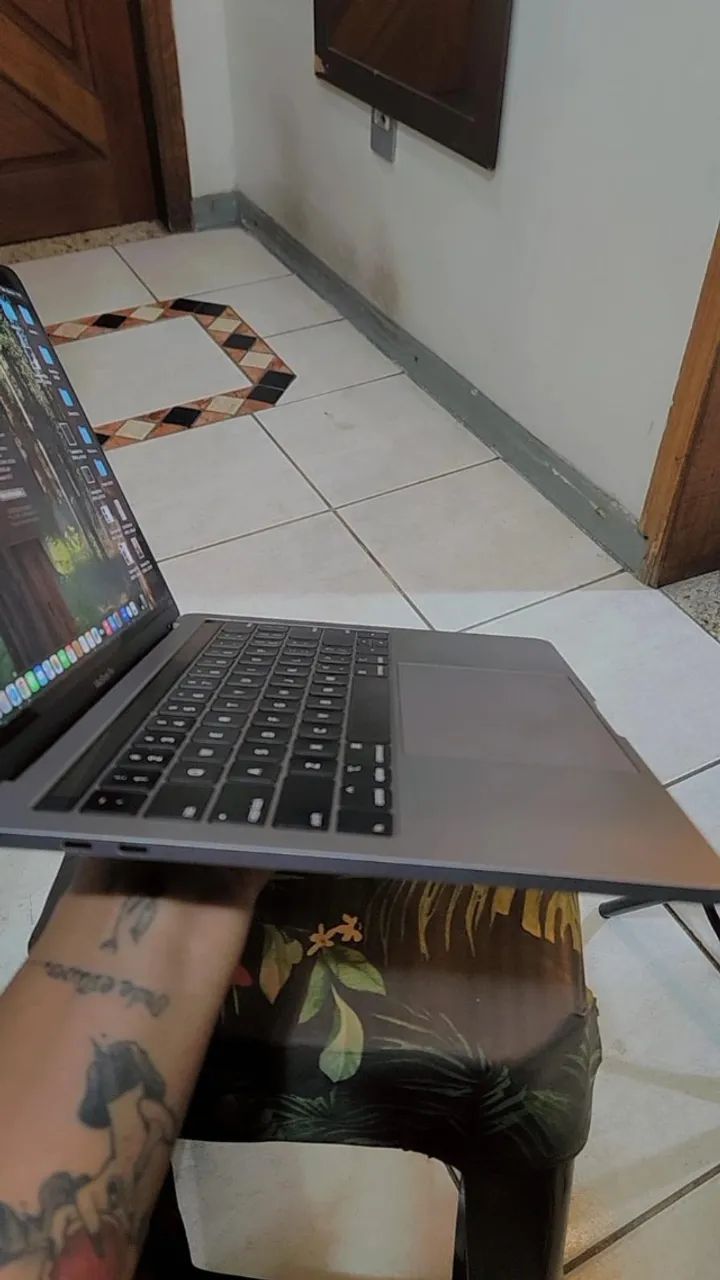 MacBook Pro modelo 2019 Touch Bar - Foto 3