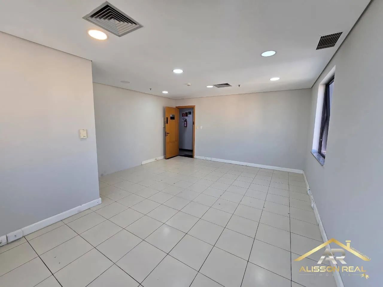 Sala Comercial sendo 31m² para locação, Pronta na Vila Osasco.