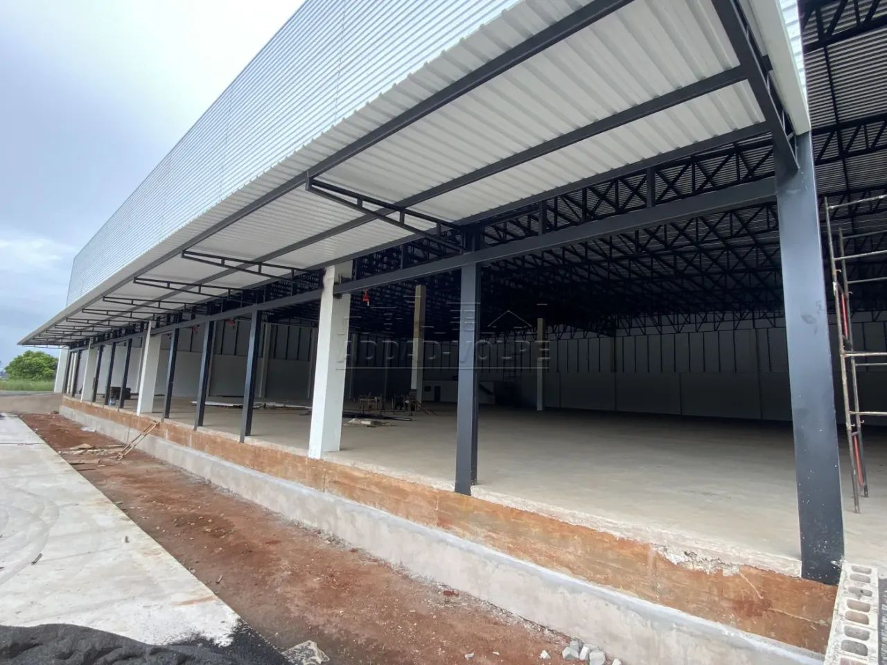 Galpão Logístico com 2.500 m², 12 Docas e Área de Manobra de 1.500 m² - Foto 3