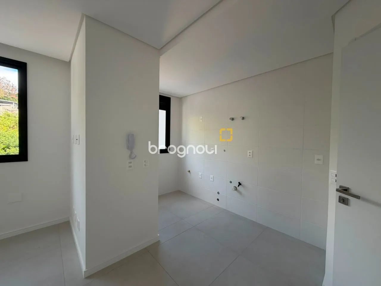 Apartamento de 02 dormitórios sendo 01 suíte em Coqueiros, Florianópolis/SC - Foto 3