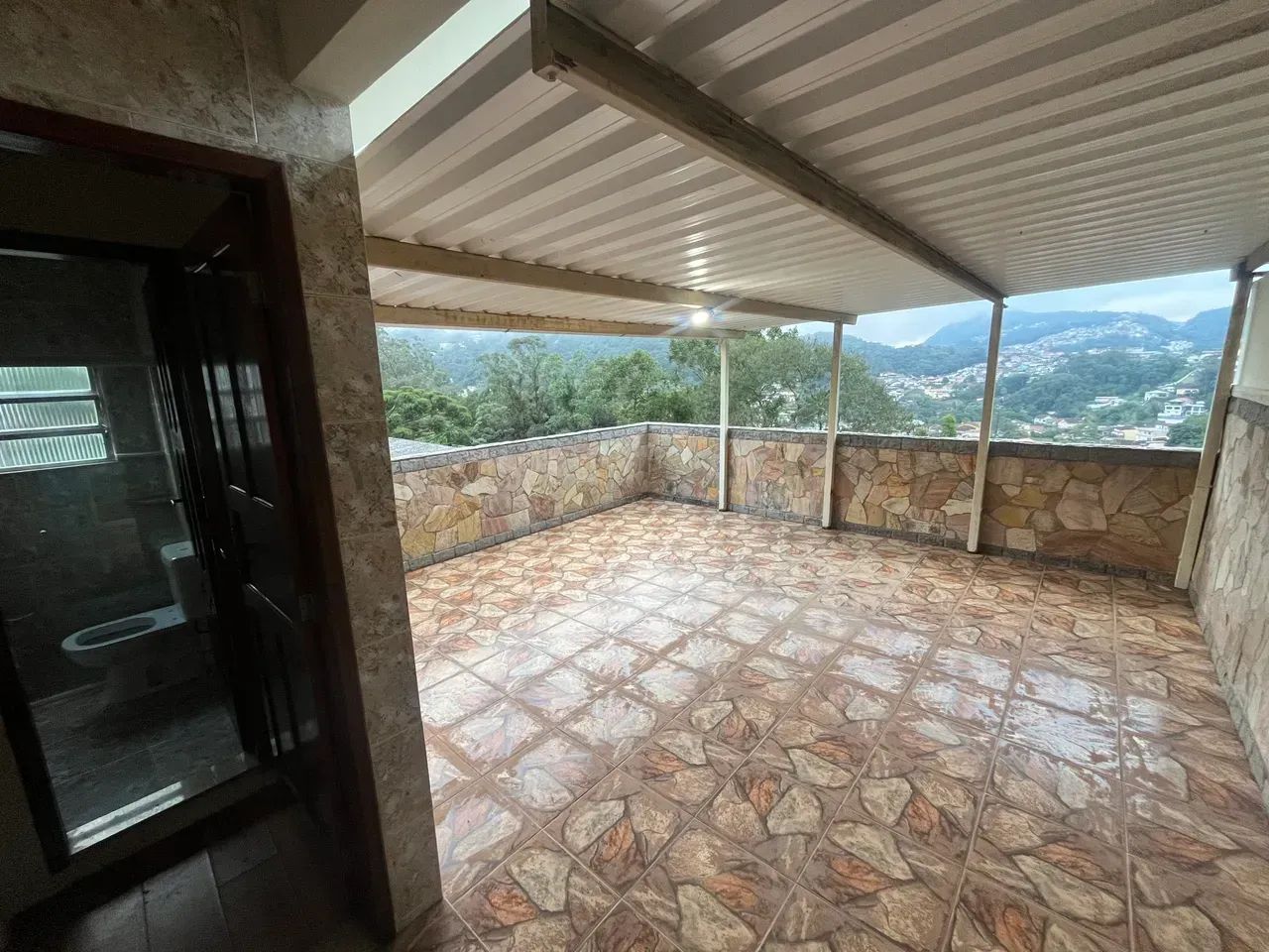 Casa Duplex com 2 quartos e terraço próximo da Euclides da Cunha