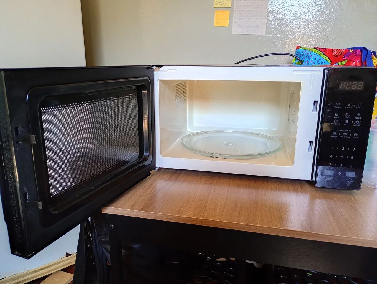 Forno de microondas 220v semi novo - Foto 5