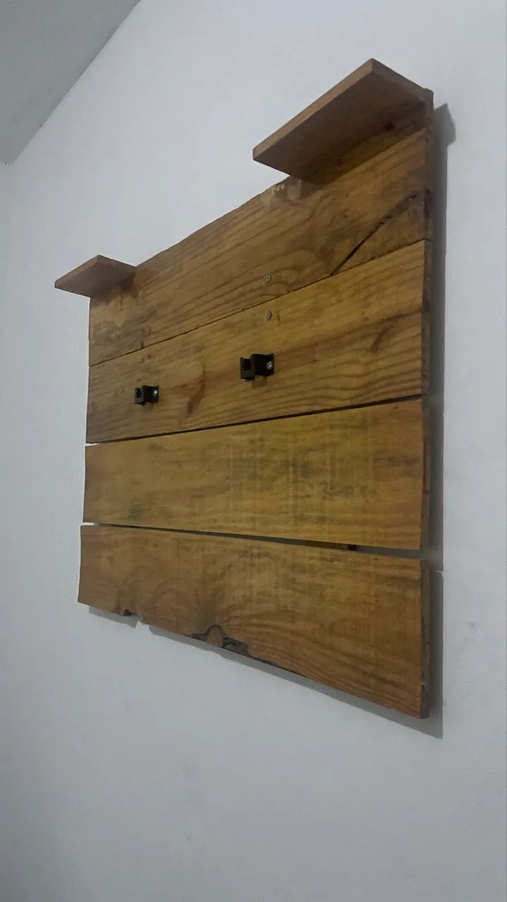 Painel para televisão de madeira