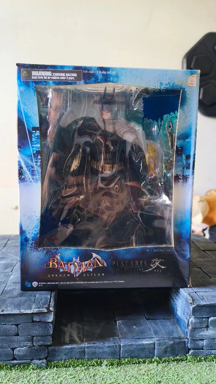 Play Arts Kai Batman ver Arkham Asylum