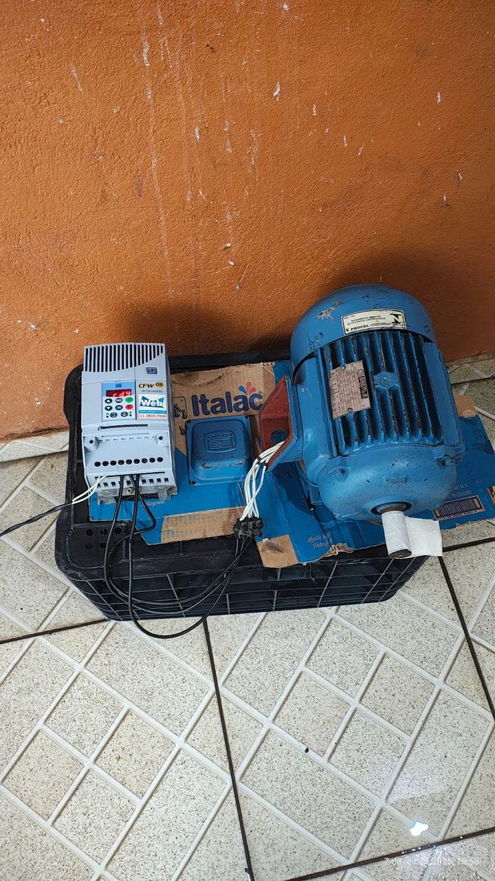 Vendo motor trifásico 220/380 semi novo, bomba hidráulica, 2 inversor de frequência zerado - Foto 3