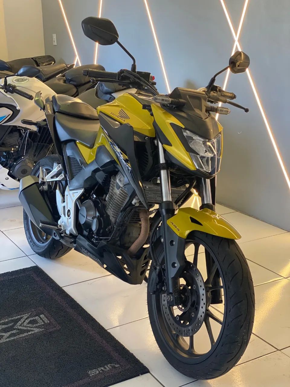 CB 300F Twister Flex