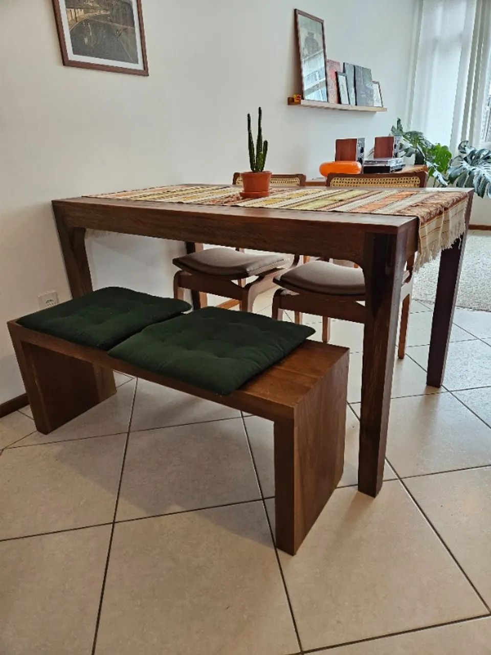 Mesa de jantar e banco de madeira - Foto 2