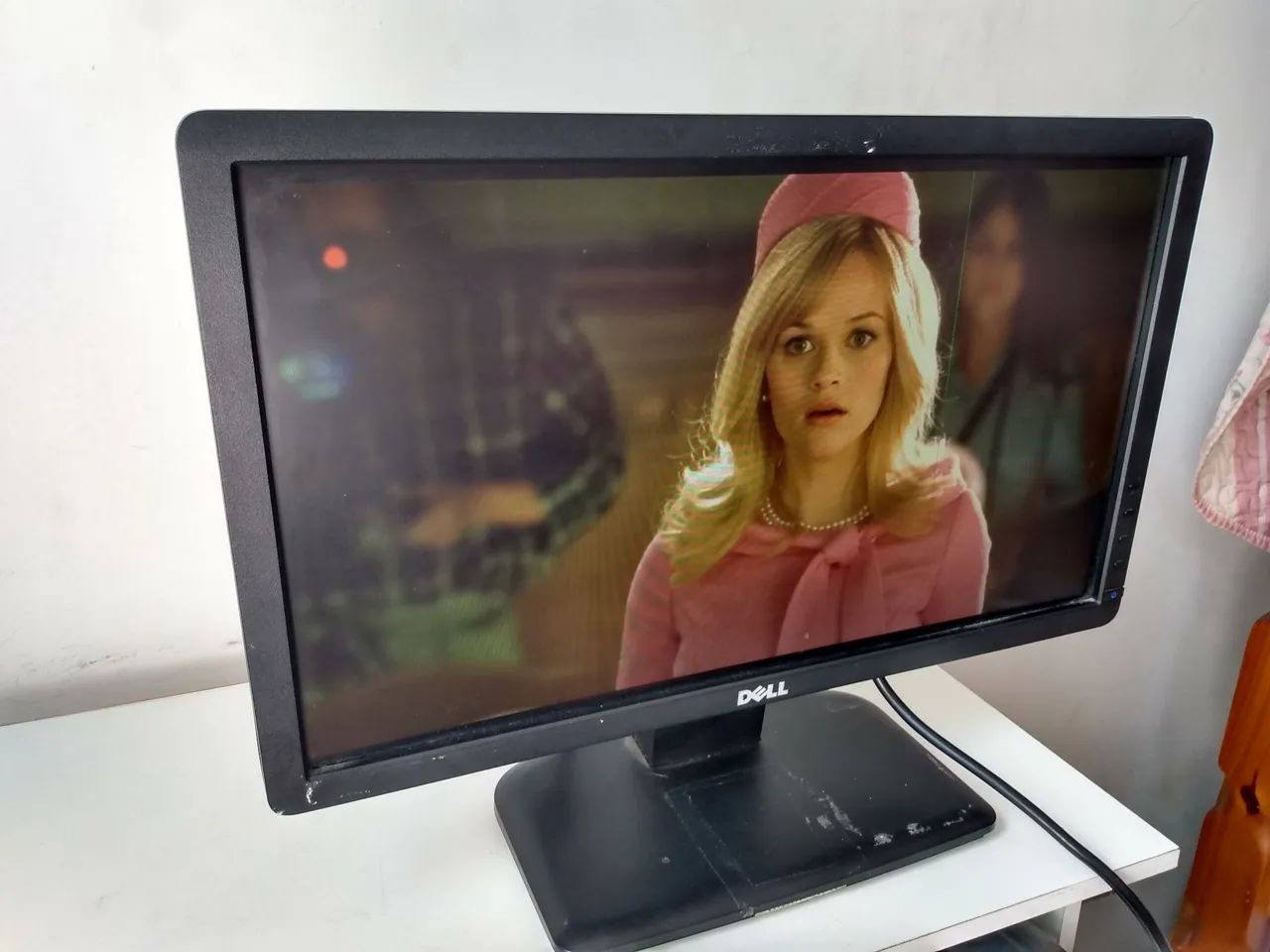 monitor de computador Dell, semelhante ao modelo LCD E1913C tem uma linha  na Led  - Foto 2