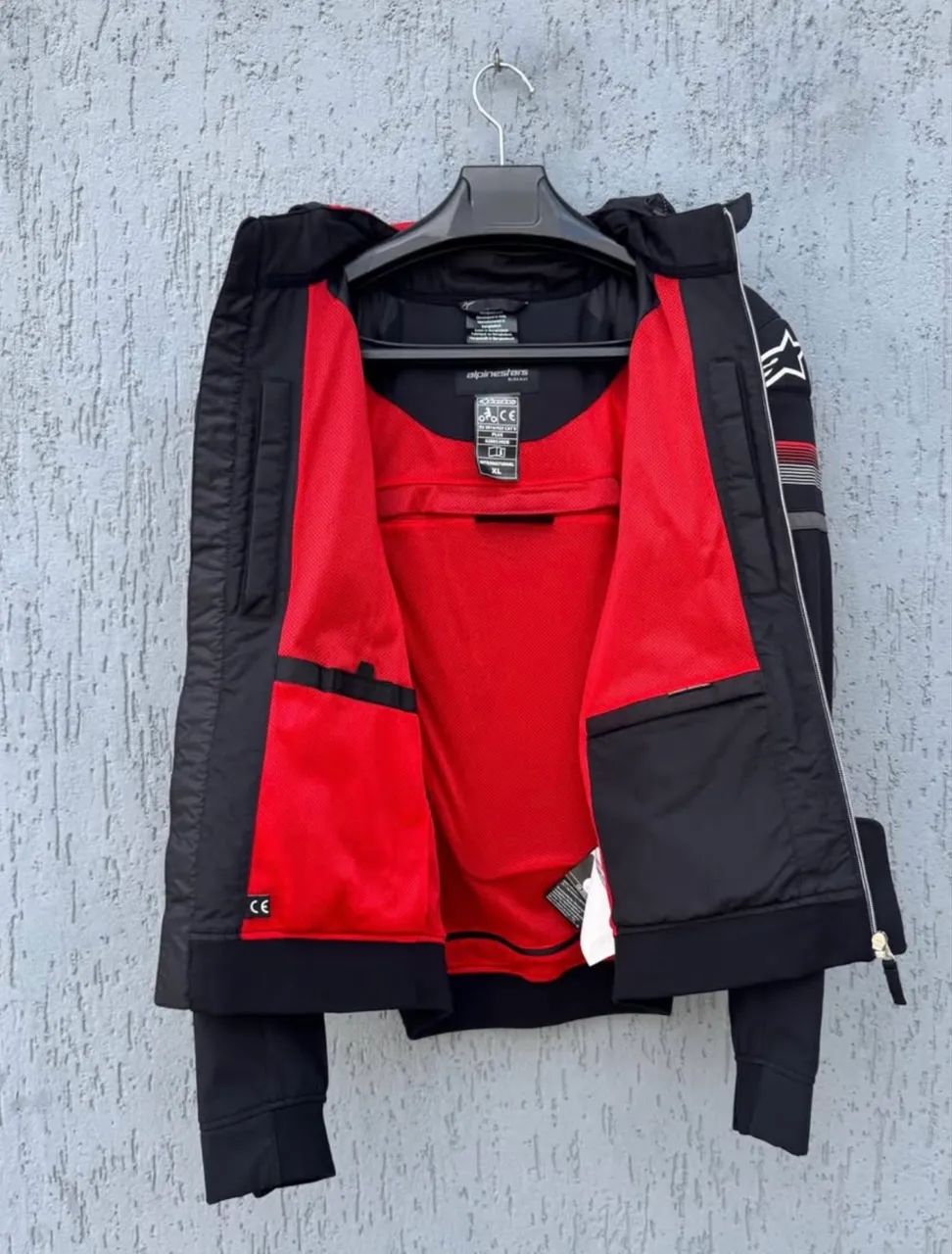 Alpinestars Sektor V2 Tech Hoodie 黒/赤 Jaqueta Alpinestars Sektor V2 Tech Hoodie Preto/vermelho - Tamanho