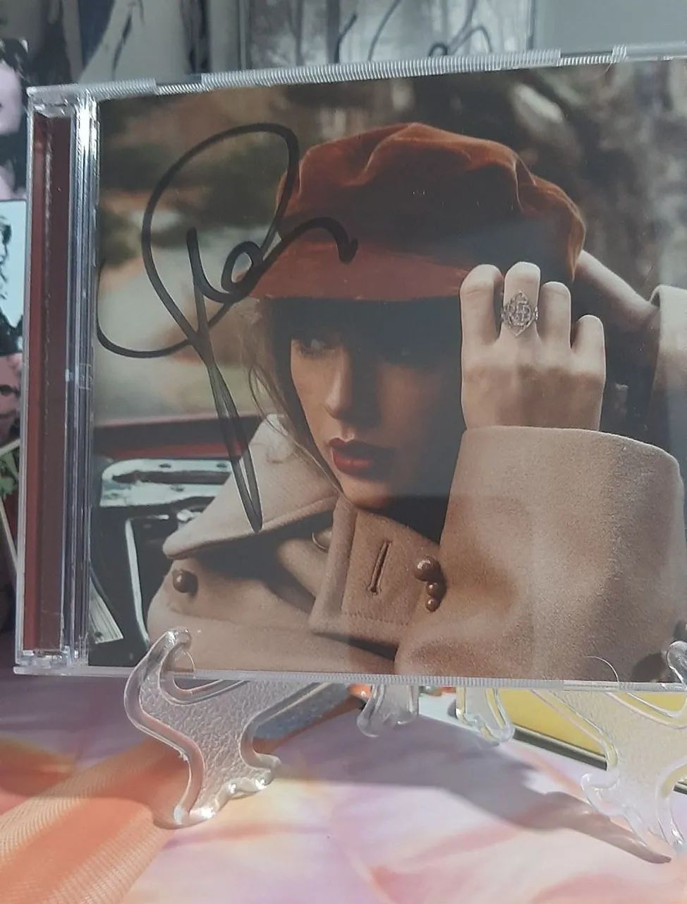  RED TAYLOR VERSION SIGNED 