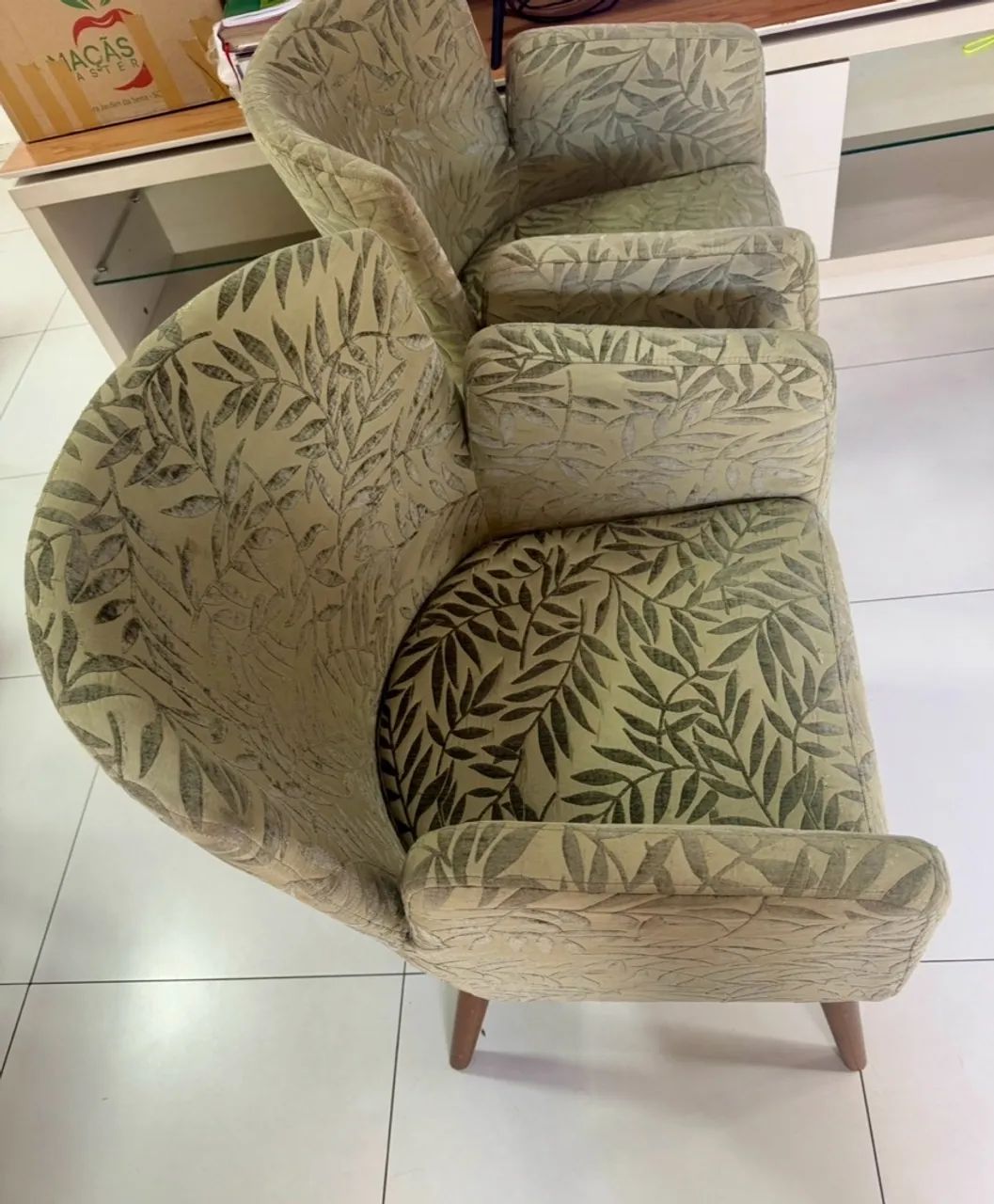 CONJUNTO DUAS POLTRONAS VERDES BORDADAS