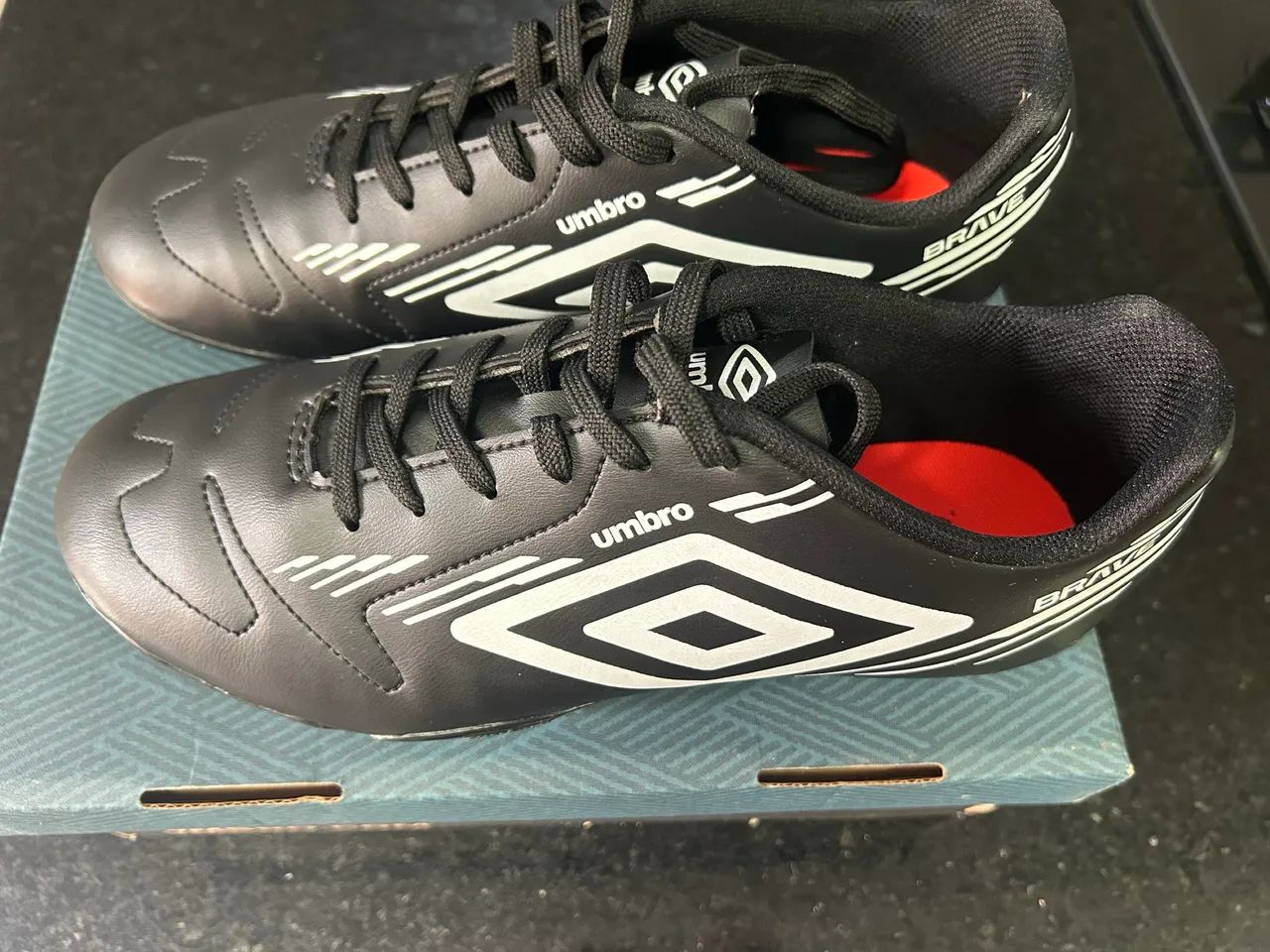 Chuteira umbro 40