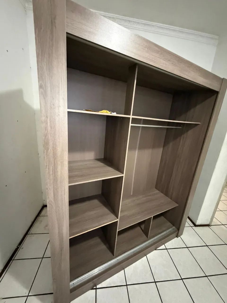 Guarda roupa, porta com espelho  - Foto 2