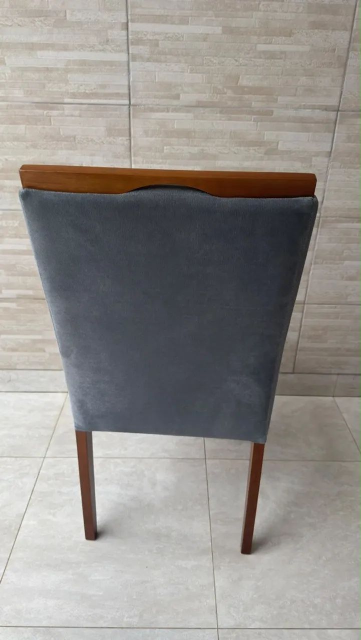 4 Cadeiras Estofadas Cinza com Pés de Madeira - Foto 2