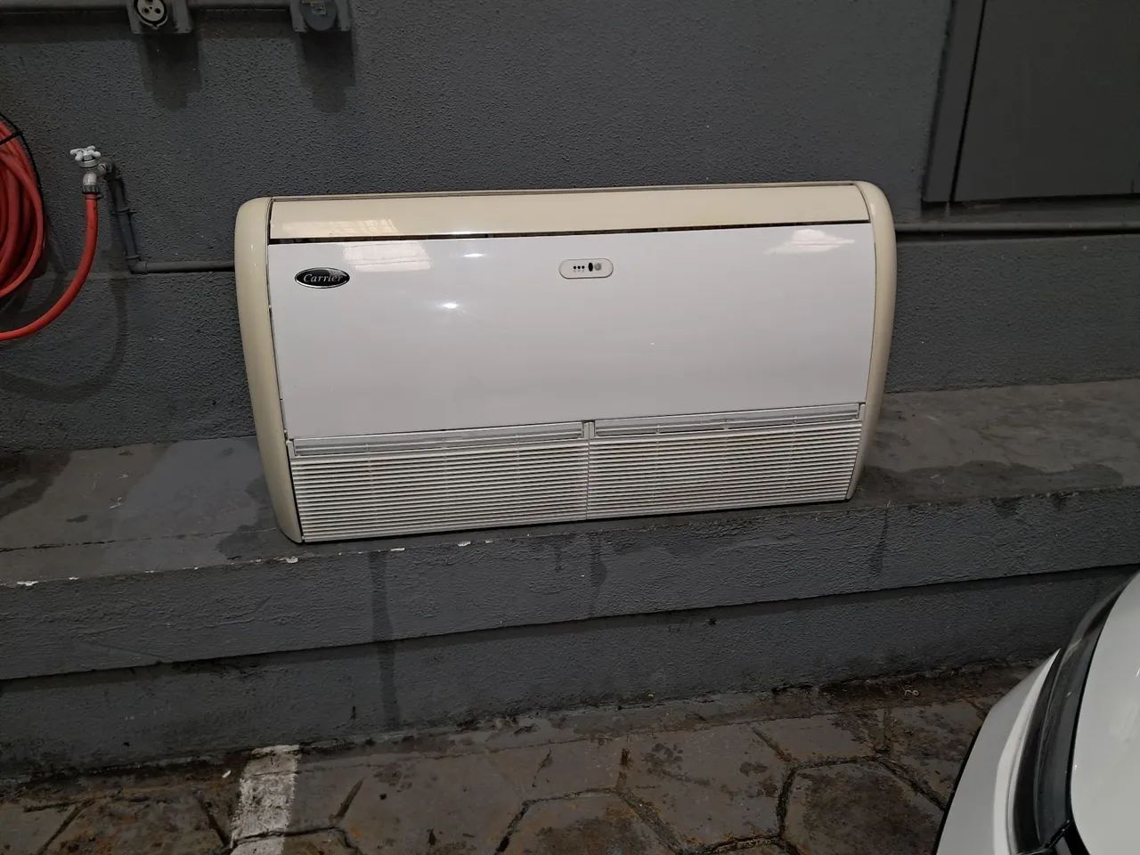 SPLIT PISO TETO CARRIER DE 30000 BTUS. 