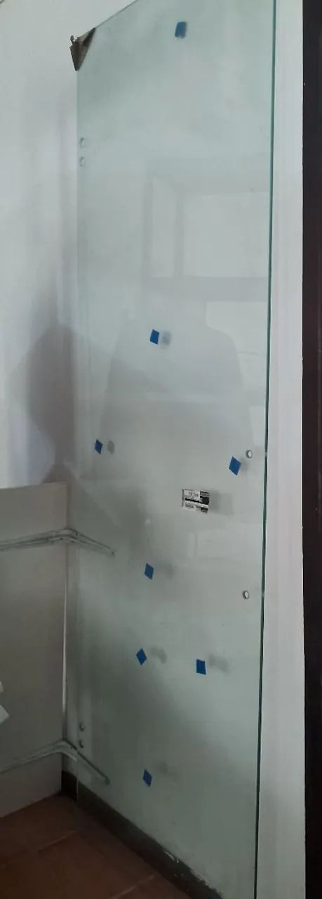 Porta de puchar   2,10 altura 73 largura,  parte fixa 2,10 de altura. 34 largura 600,00