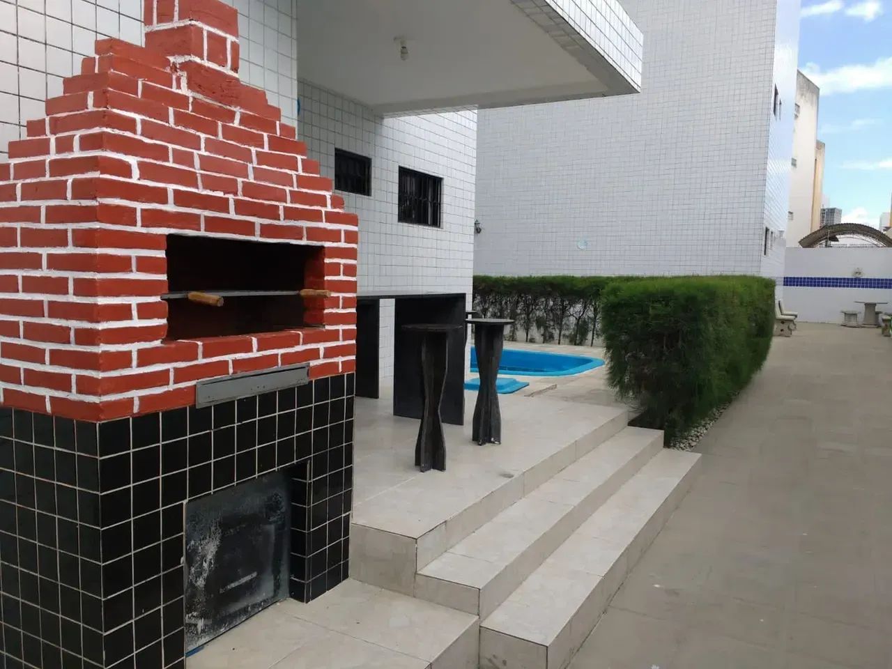 ALUGO APARTAMENTO TÉRREO COM PISCINA-COM 3 QUARTOS-BANCARIOS - Foto 2