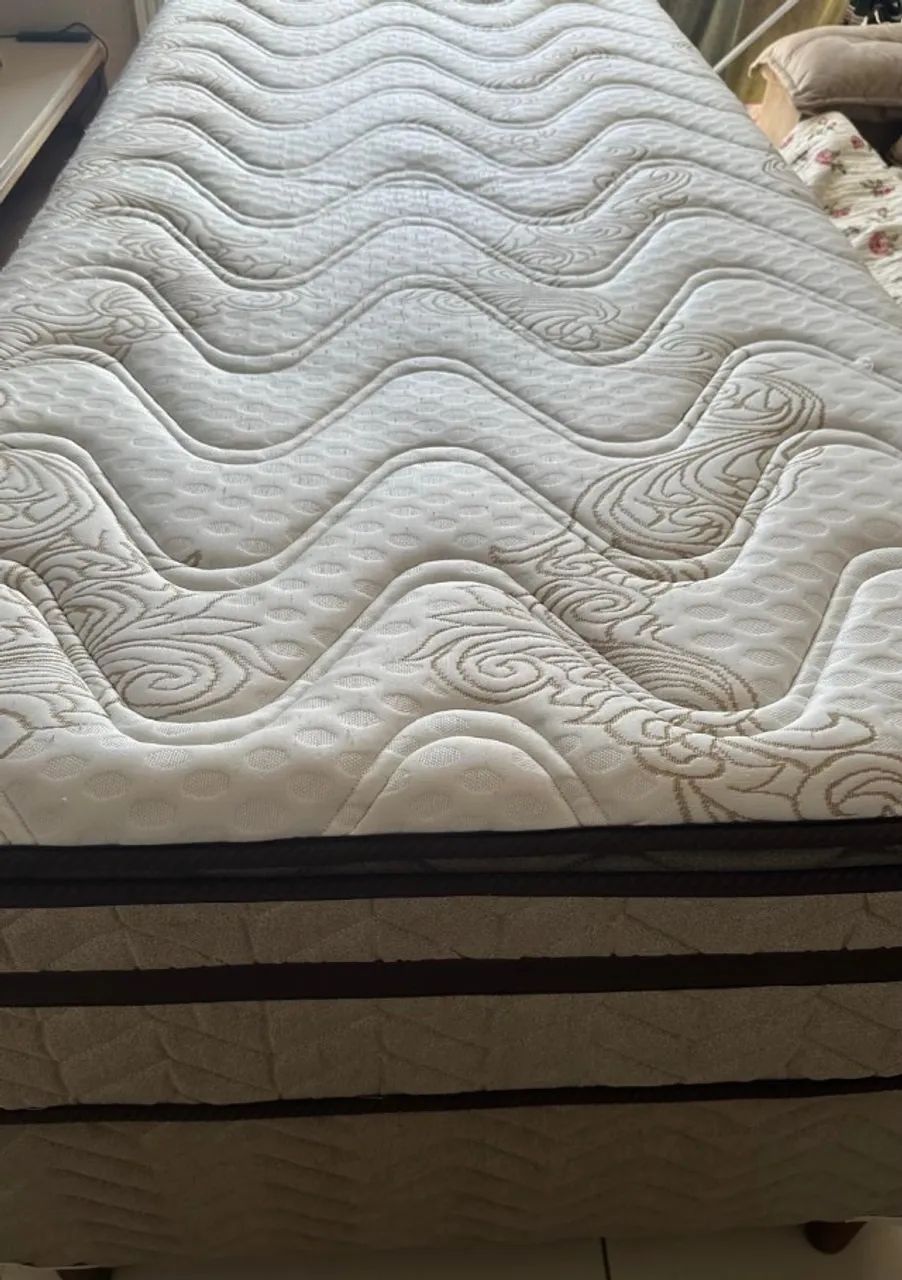 Colchão de Solteiro Plus D28 + Base (Perfeitas condições) 