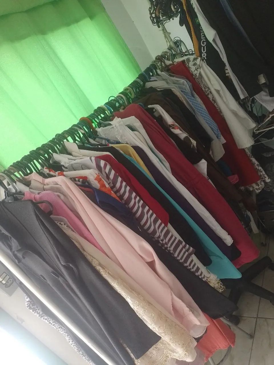 Vendo brechó inteiro 