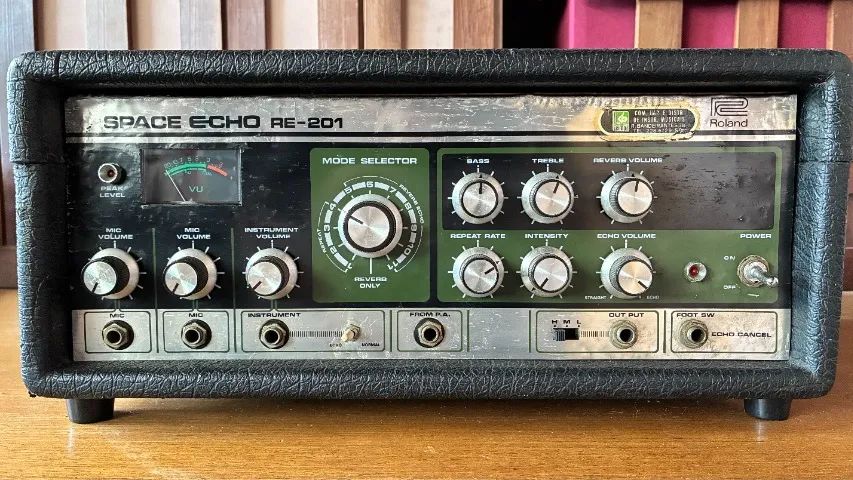 Roland RE 201 - Space ECHO - Equipamentos e Acessórios de Som