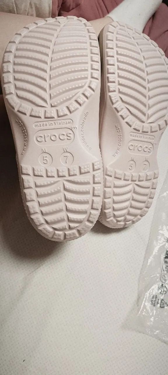 Crocs novo 37/38 - Foto 2