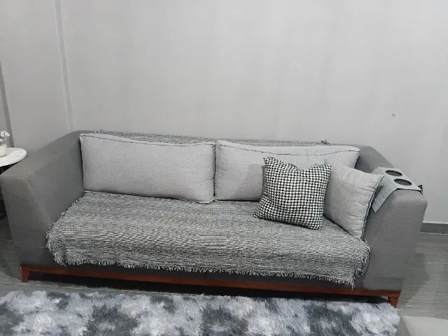 Sofá em linho semi novo