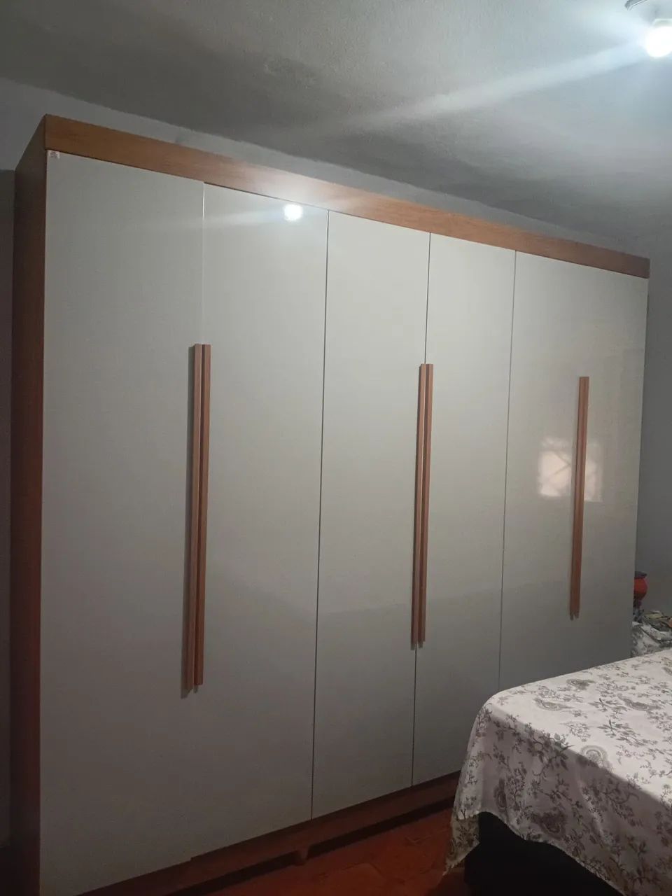 Guarda roupa semi novo