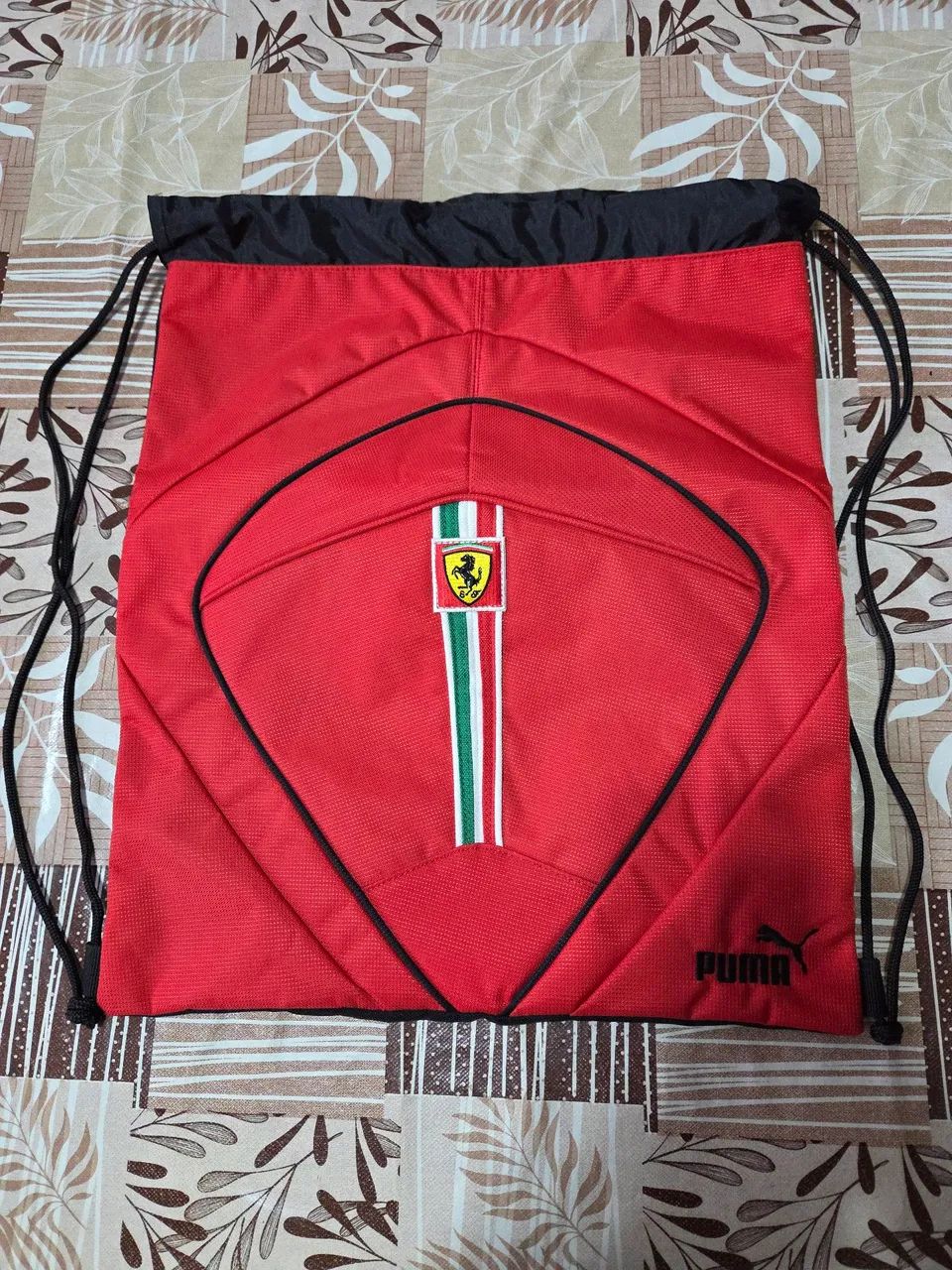 MINI MOCHILA FERRARI DA PUMA , TECIDO TEXTURIZADO  , NOVA !