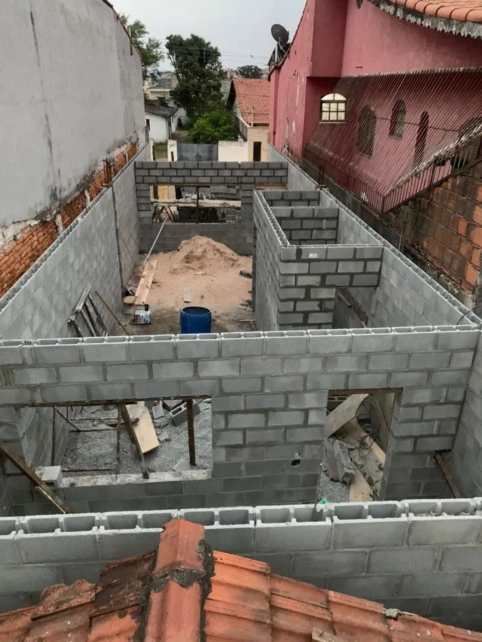 Precisa-se de pedreiro 