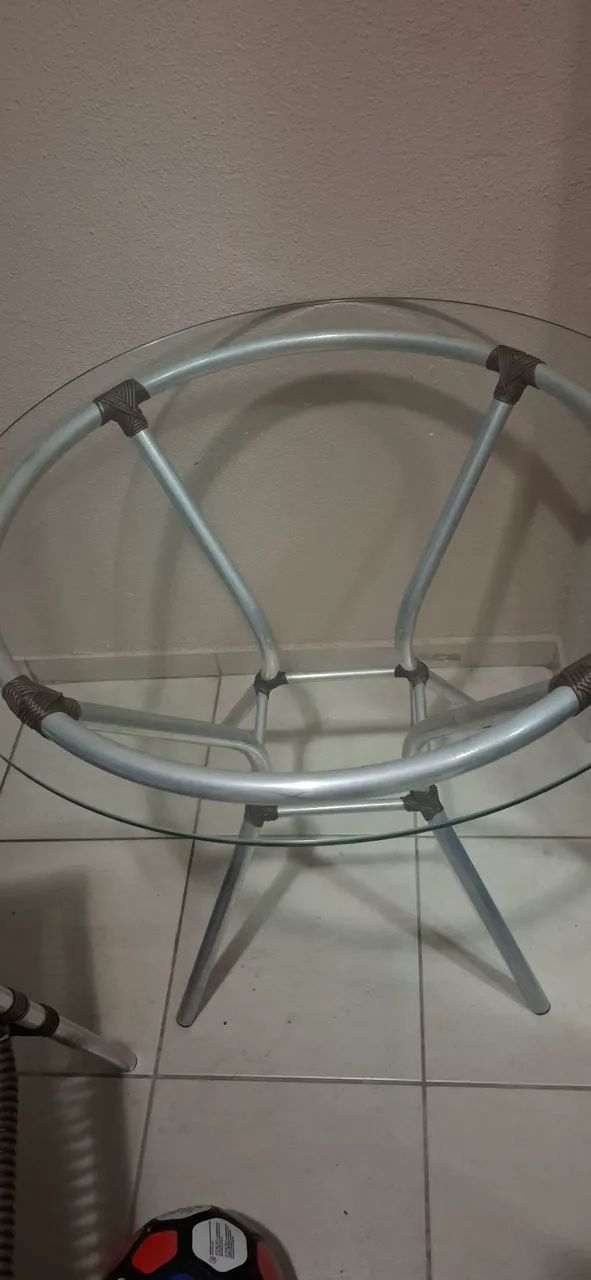 Jogo 4 cadeiras e uma mesa de varanda - Foto 3