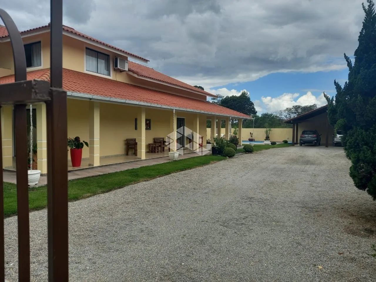CASA À VENDA COM PISCINA, 3 SUÍTES E VISTA PRIVILEGIADA - Foto 3