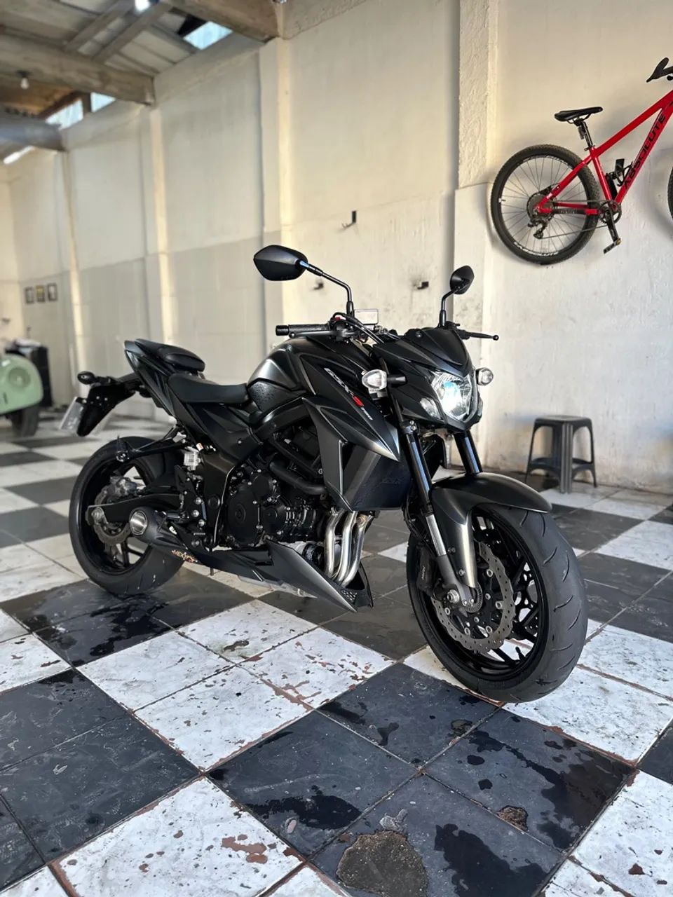 Suzuki 750