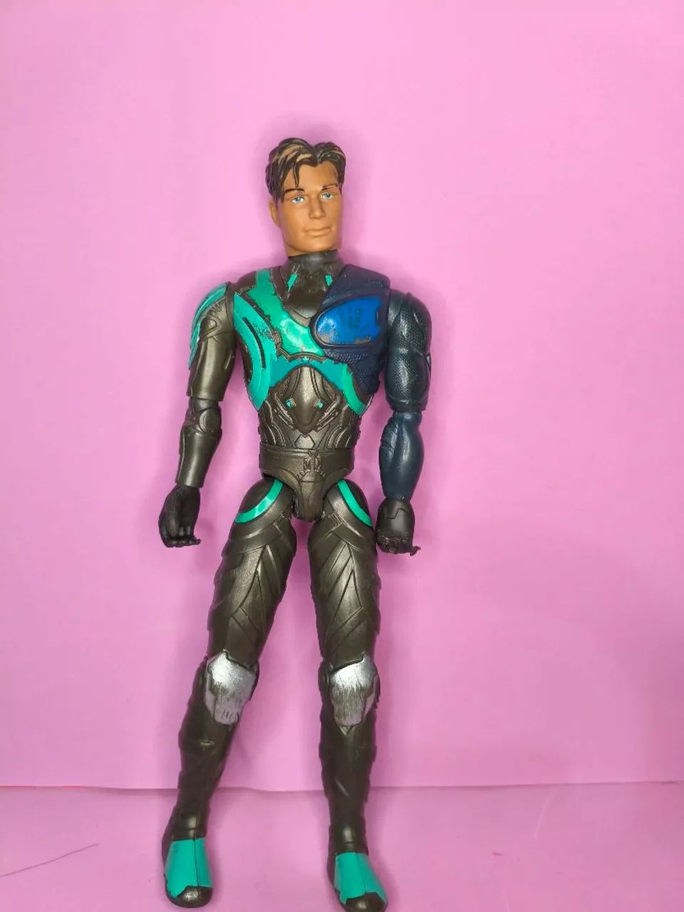 Boneco Max steel usado possui aranhões e falhas n pintura 