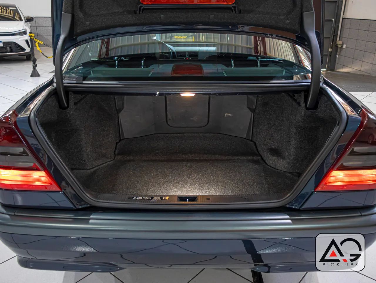 Mercedes-Benz Classe C CGI Classic 1.8 16V 156cv Aut., foto 13 de 20