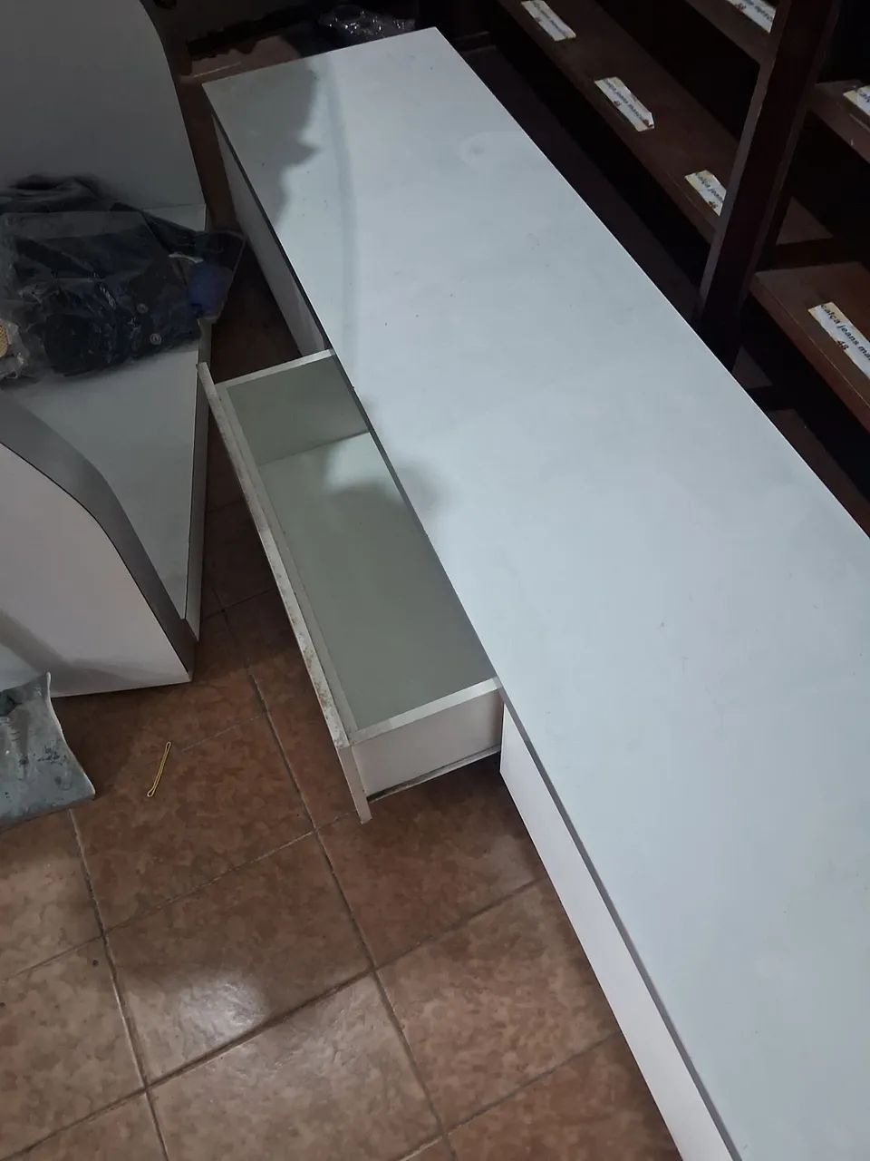 Base tlabado com gaveta para manequim 