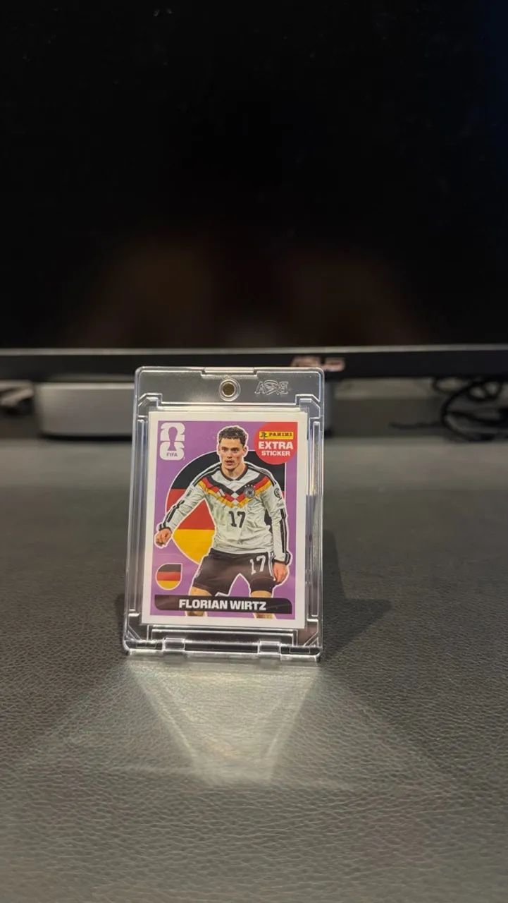 FIGURINHA LEGEND FLORIAN WIRTZ ROXA