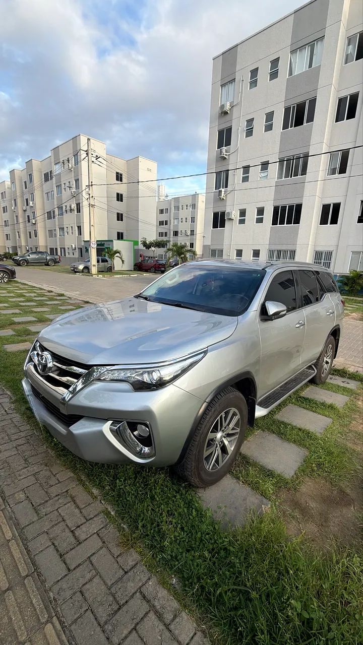 Toyota Hilux Hilux SW4 SRX 4x4 2.8 TDI 16V Dies. Aut. 2017