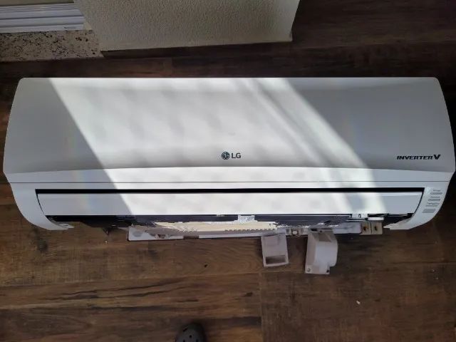 Vendo 2 splits LG 9000btus Inverter Quente/Frio - Foto 2