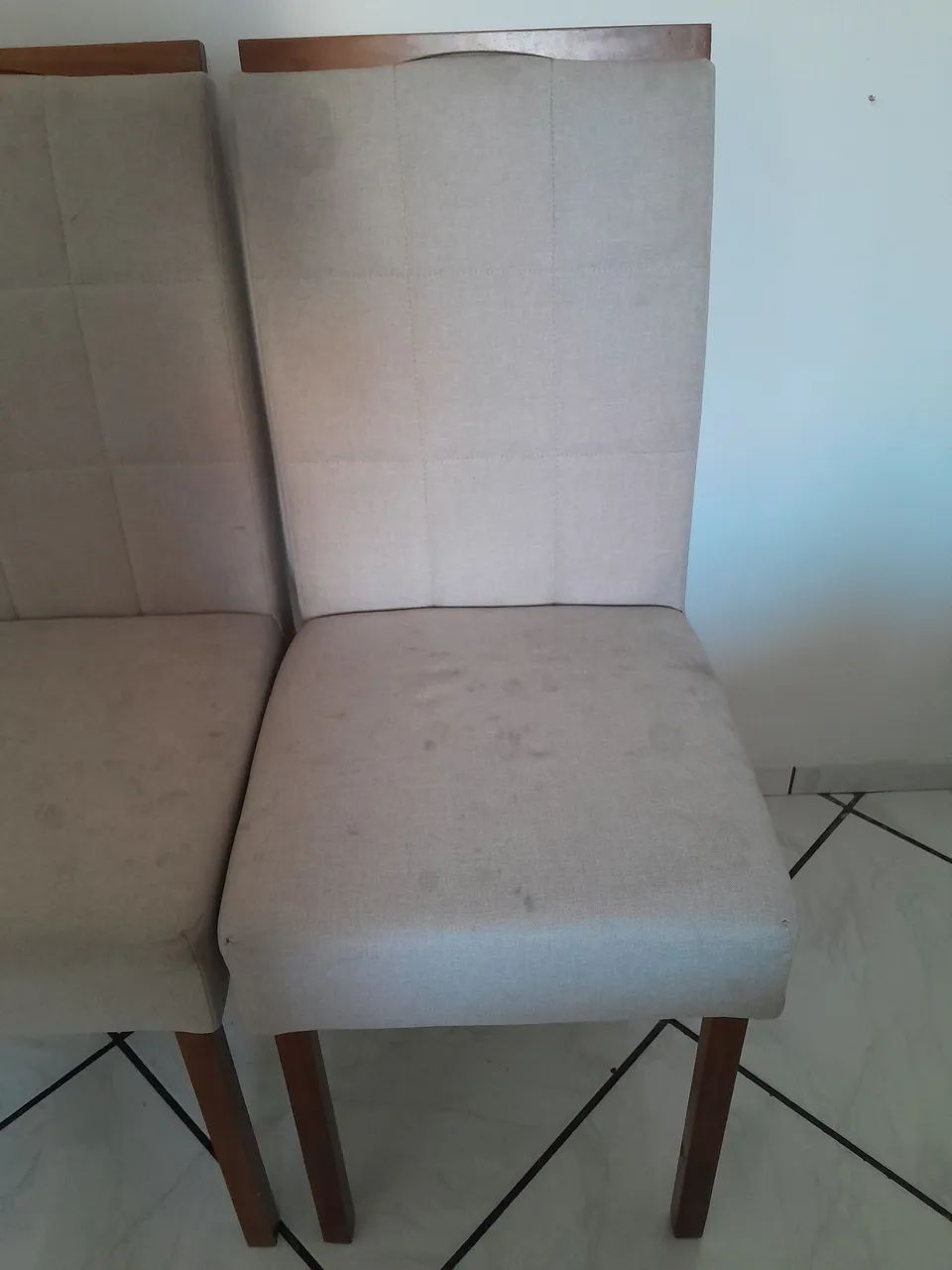 Vendo 3 cadeiras de madeira com estofado Bruna (beje)