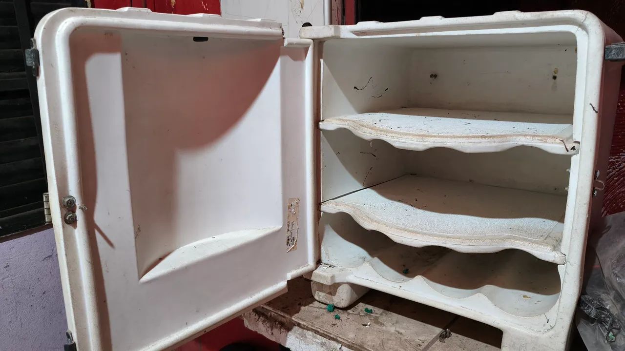 Vendo Baú de moto para pizza - Foto 2