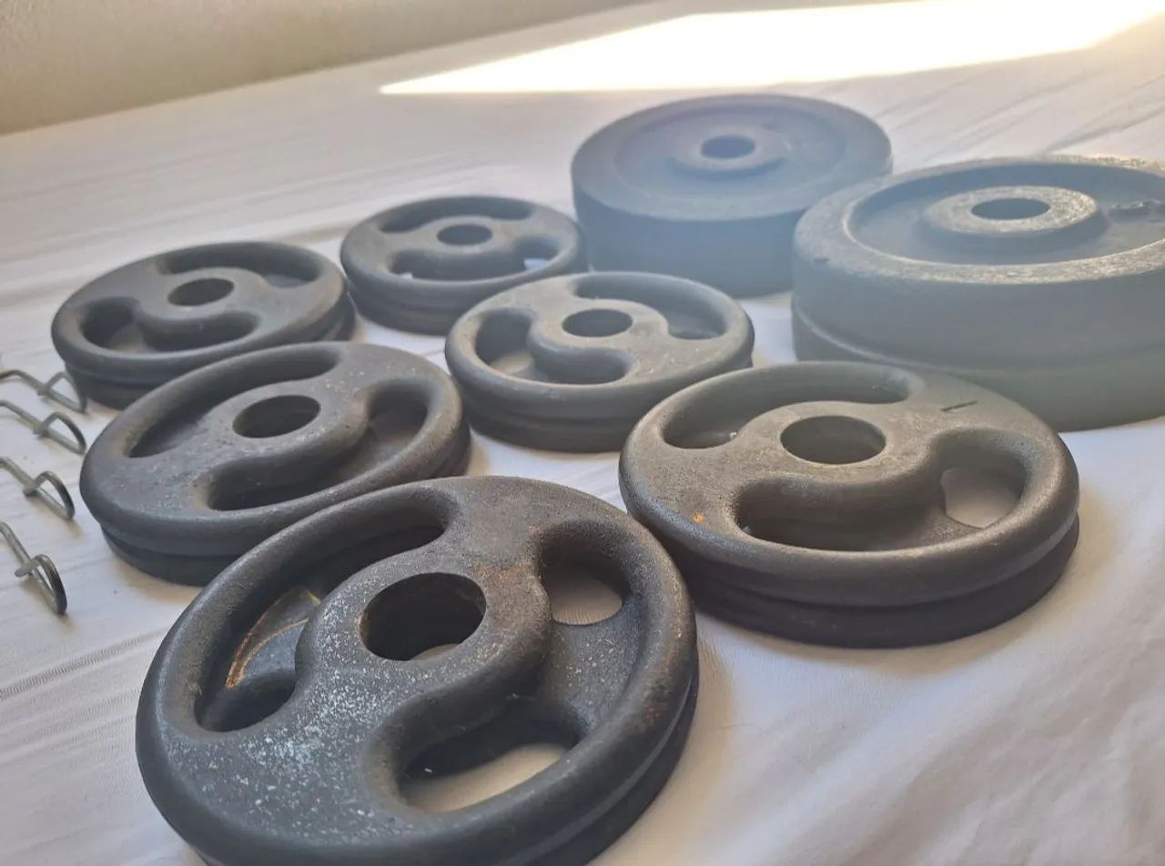 Halteres com 32kg de anilhas - Foto 2
