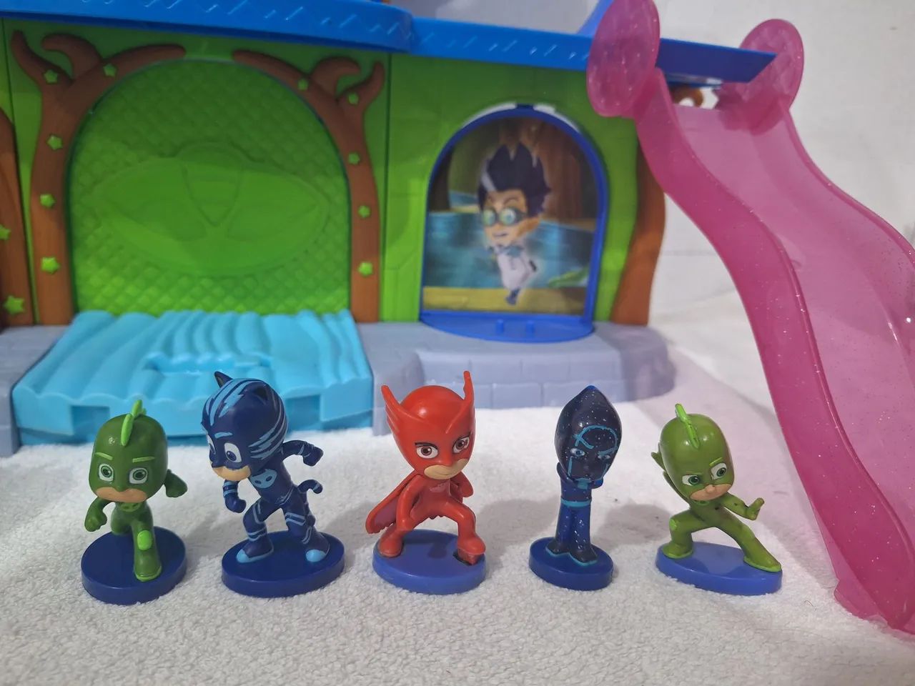 Casa quartel PJ Masks com luz som bonecos e carrinhos - Foto 4