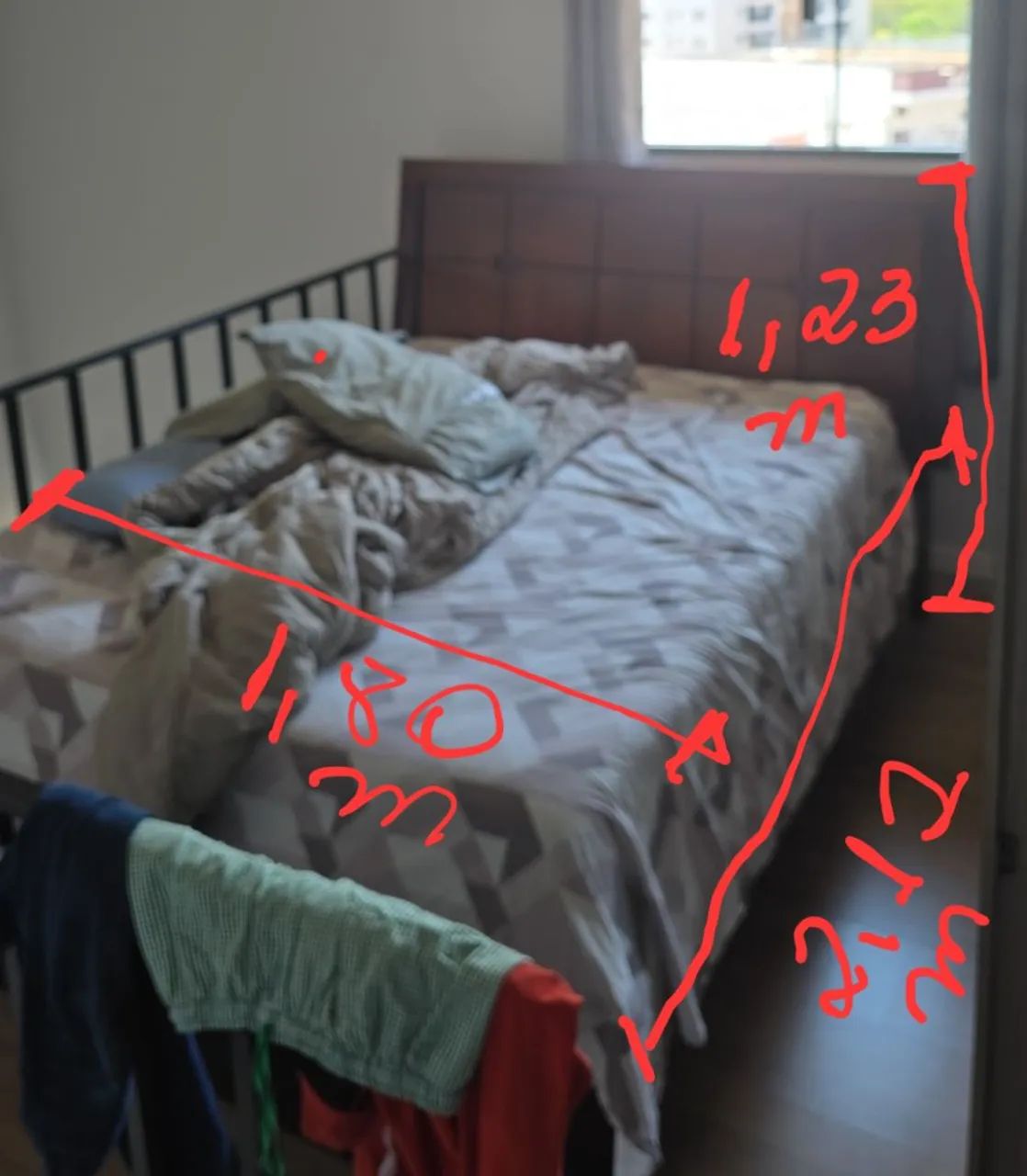 Cama Queen em madeira + colchão 