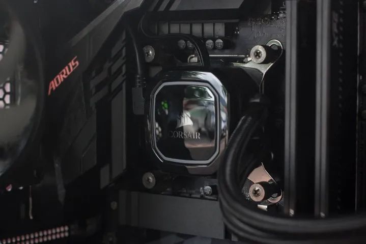 i9 9900K - 16GB - RTX 5060Ti - Foto 4