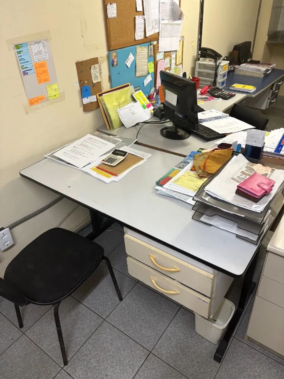 Mesa de Escritório com Gaveteiro
