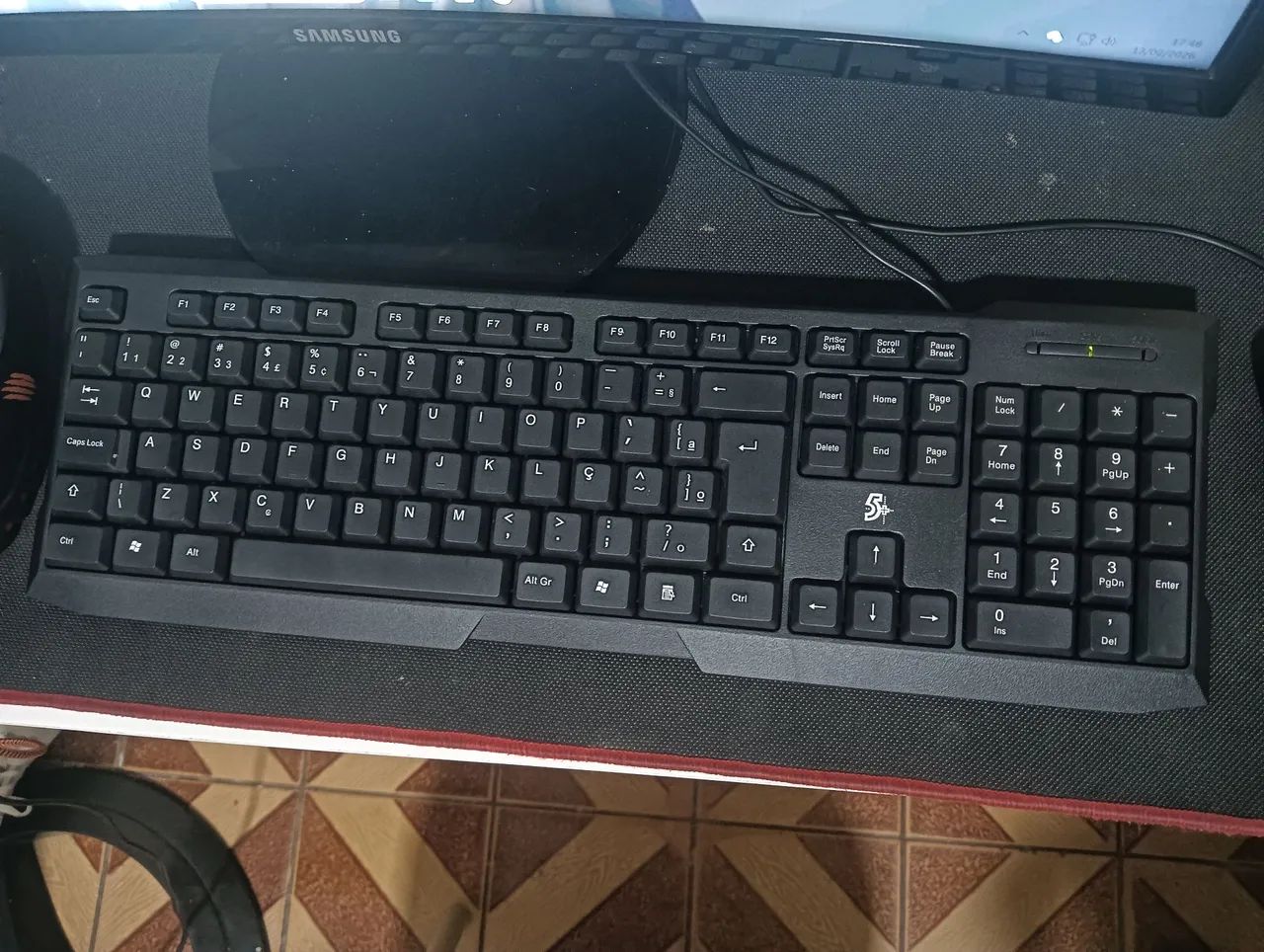 Teclado e mouse de escritório 