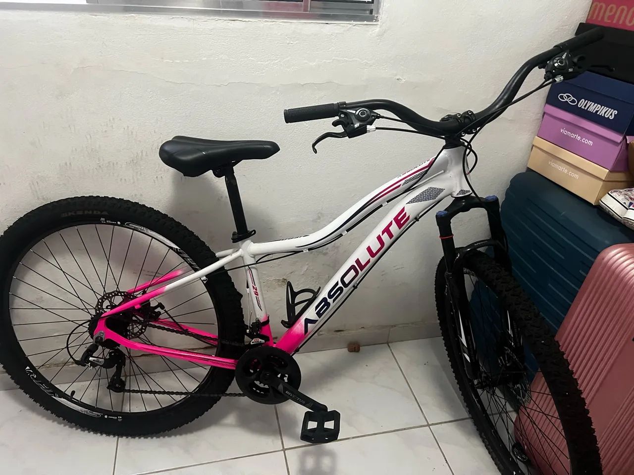 Vendo uma bicicleta 
