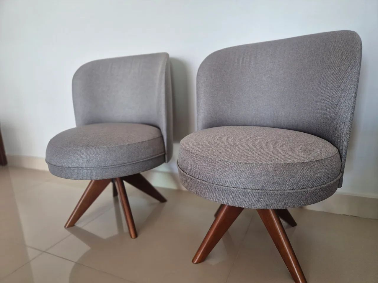 Poltronas giratórias semi novas